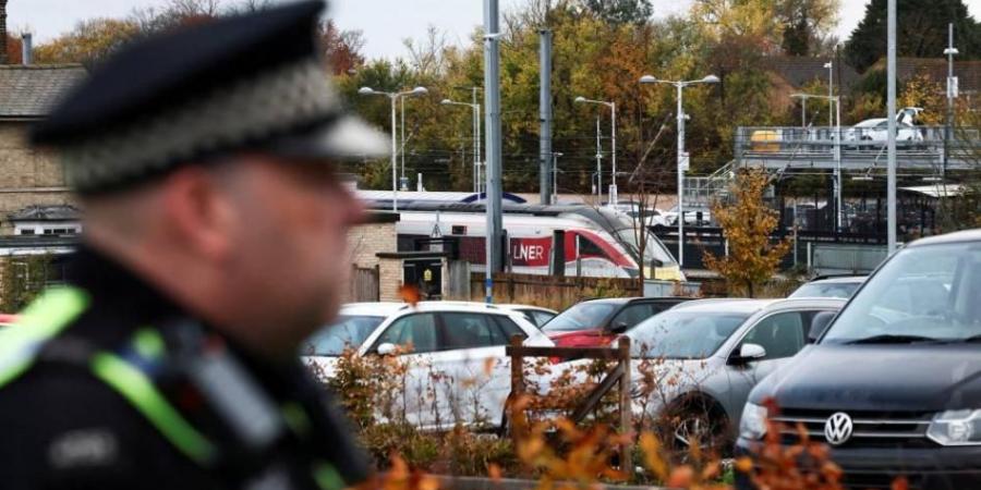 توجيه 10 تهم شروع بالقتل لمنفذ هجوم قطار كامبريدج