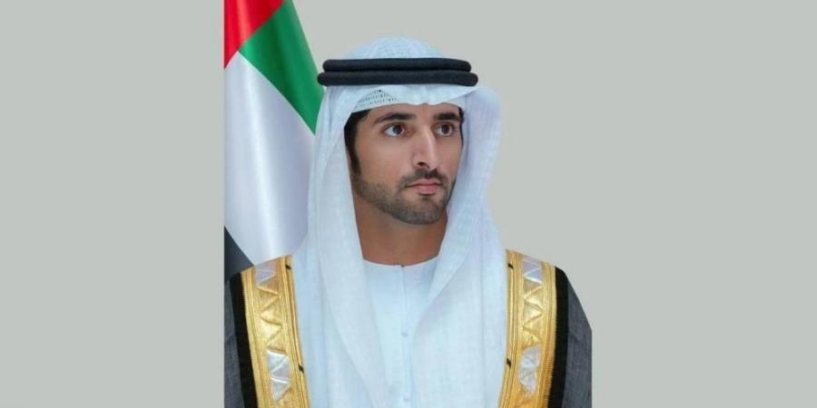 حمدان بن محمد: نجدد العهد بأن يبقى علم الإمارات شامخاً يعانق السحاب