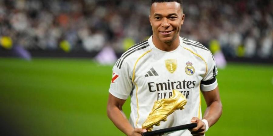 بالتصويت.. مبابي ويامال وديمبيلي ثلاثي فيفبرو الهجومي