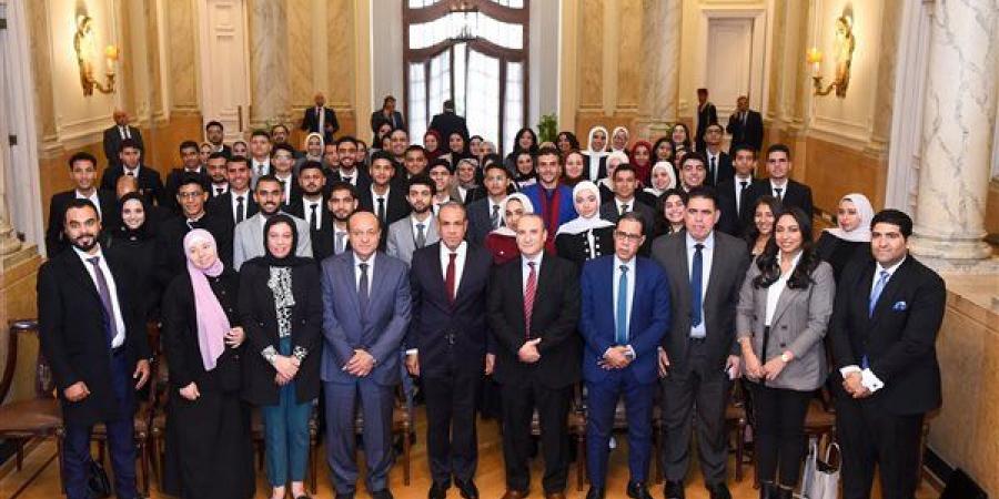 وزير الخارجية يستقبل طلبة كلية السياسة والاقتصاد بجامعة بني سويف