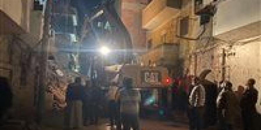 اصابة
      شخصين
      في
      حادث
      انهيار
      عقار
      بمدينة
      المنيا