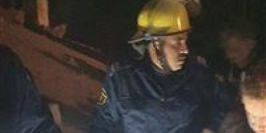 انهيار منزل مكوّن من 3 طوابق وجارى إخلاء السكان بمنطقة طه السبع بالمنيا