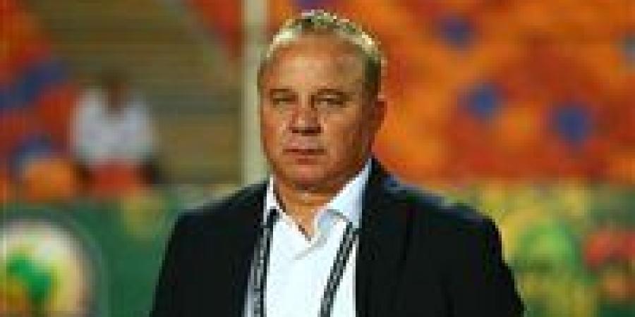 شوقي
      غريب
      يقيم
      ودية
      نيجيريا
      قبل
      انطلاق
      كأس
      الأمم
      الإفريقية