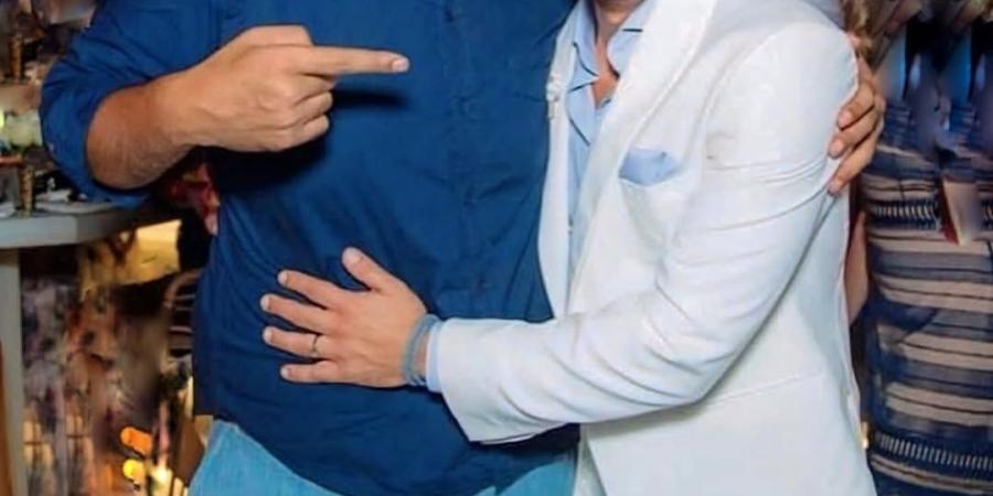 محمد
      إمام
      بعد
      عزاء
      عمته:
      ربنا
      يصبرك
      يا
      ابن
      عمتي
      وكلنا
      رجالة
      في
      ضهر
      بعض