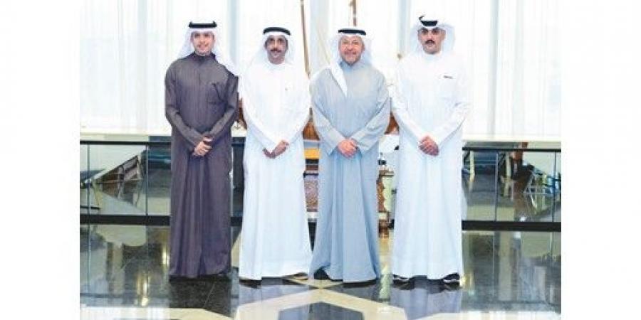 محافظ
الفروانية:
تطوير
العمل
التعاوني
والارتقاء
بمستوى
الخدمات