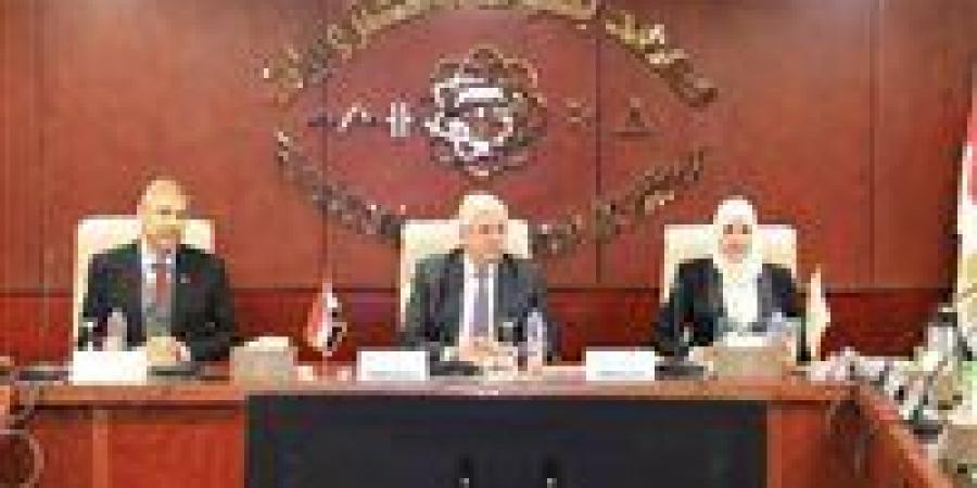 وزير
      التعليم
      العالي
      يترأس
      اجتماع
      مجلس
      إدارة
      معهد
      بحوث
      الإلكترونيات
      بتشكيله
      الجديد