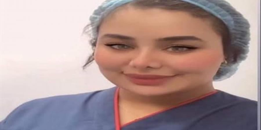 زبائنها
      من
      المشاهير..
      تعرف
      على
      جنسية
      طبيبة
      التجميل
      المزيفة
      هديل
      الهادي
