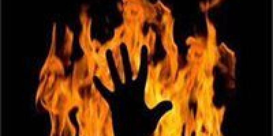 أحرق
      نفسه..
      أخر
      تطورات
      الحالة
      الصحية
      لشقيق
      ناصر
      البرنس