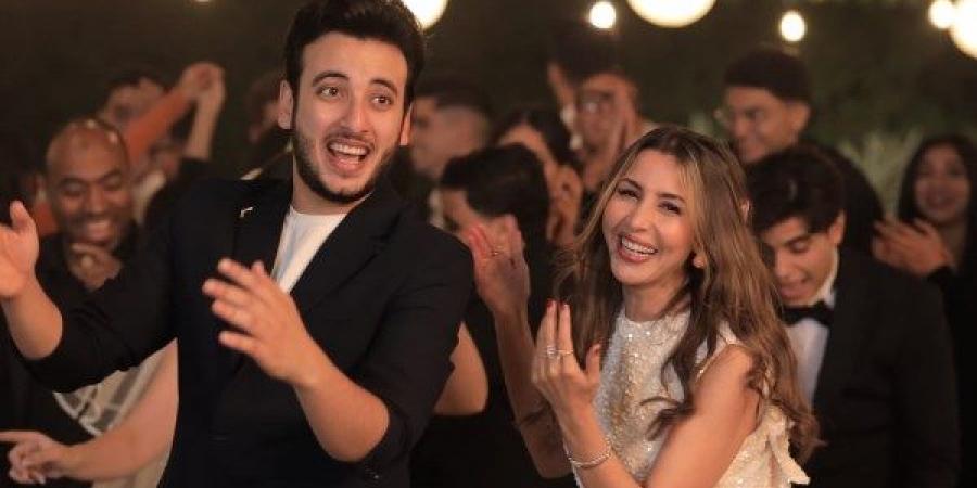 بعد
      تعاونه
      مع
      جنات
      فى
      دويتو
      الليلة
      حلوة..
      الحسن
      عادل:
      قدمت
      بروح
      مبهجة