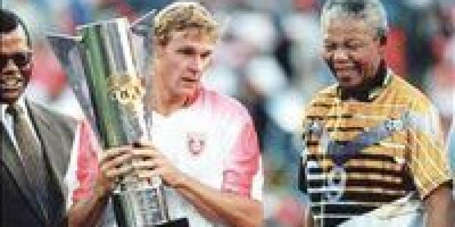 في
      واقعة
      بطلها
      نيلسون
      مانديلا..
      قرار
      سياسي
      يمنع
      جيل
      نجيريا
      الذهبي
      من
      المشاركة
      في
      الأمم
      الإفريقية
      1996