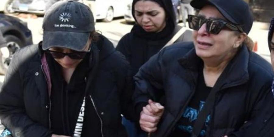 مش
      قادرة
      تشيل
      نفسها..
      انهيار
      شقيقة
      الفنان
      طارق
      الأمير
      في
      جنازته
      |
      صور