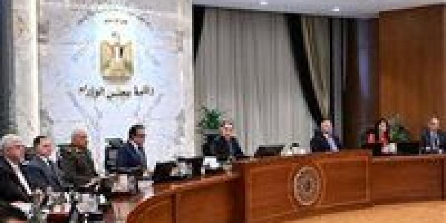 رئيس
      الوزراء:
      نقل
      50
      ألف
      موظف
      إلى
      العاصمة
      الجديدة