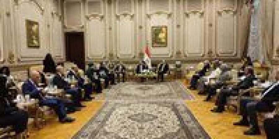 حقوق
      إنسان
      الشيوخ
      تستقبل
      وزير
      الخارجية..
      عبد
      العاطي:
      نطالب
      بتكثيف
      زيارات
      الدبلوماسية
      البرلمانية
      والاشتباك
      مع
      برلمانيات
      العالم