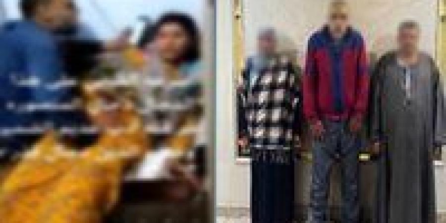 القبض
      على
      سائق
      بعد
      تداول
      فيديو
      قديم
      لممارسة
      الدجل
      والشعوذة
      لفتاة