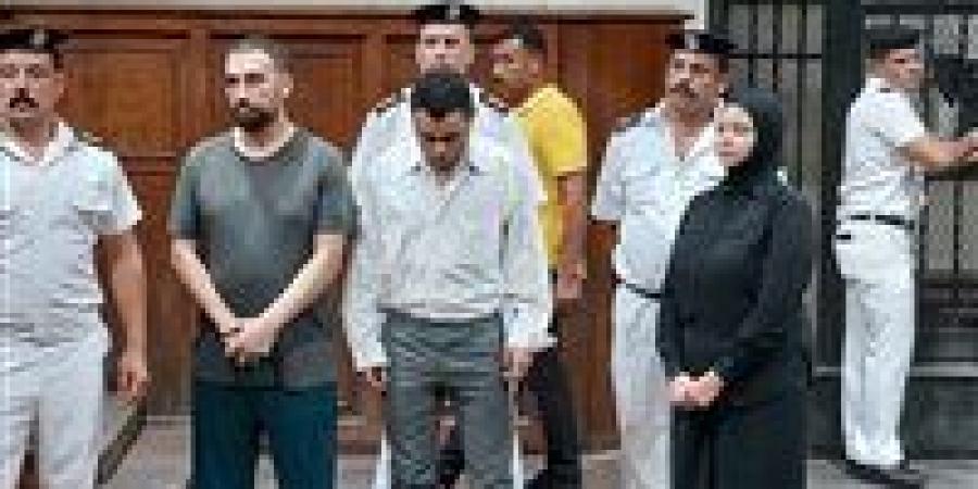 هل
      تؤيد
      النقض
      الإعدام؟..
      جلسة
      مصيرية
      في
      قضية
      طبيب
      الساحل
      اليوم