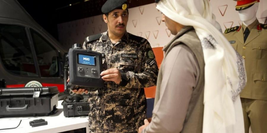 قوات أمن المنشآت تستعرض جهاز كشف المواد المتفجرة والمواد الكيميائية والغازات السامة