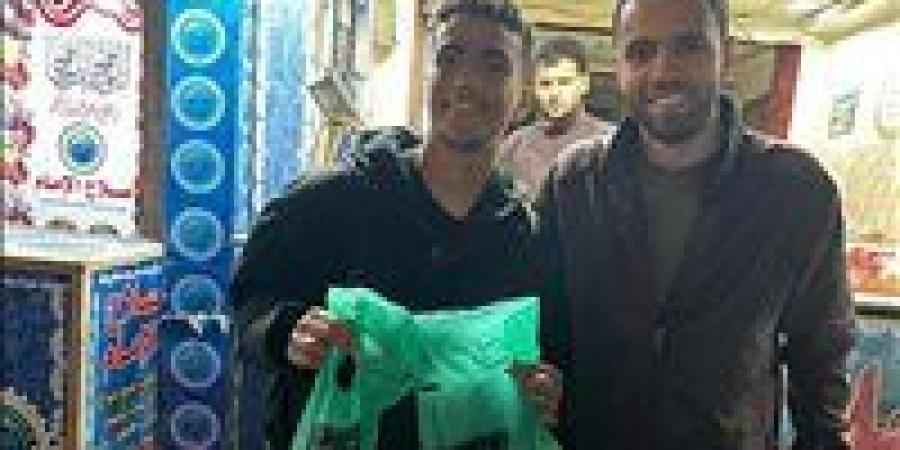 وجبة
      فسيخ
      جائزة
      اللاعب
      جمال
      سامي
      رجل
      مباراة
      دسوق
      والحامول
      بالقسم
      الثالث