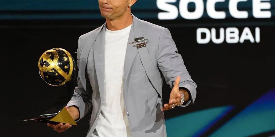 كريستيانو رونالدو يفوز بجائزة أفضل لاعب في الشرق الأوسط جلوب سوكر 2025