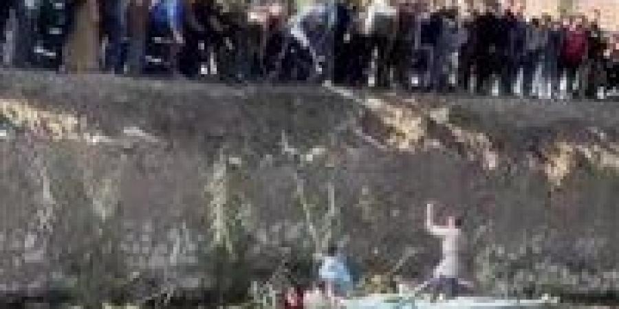 انتشال جثتين من ضحايا حادث غرق ترعة المريوطية.. والبحث مستمر عن الثالث