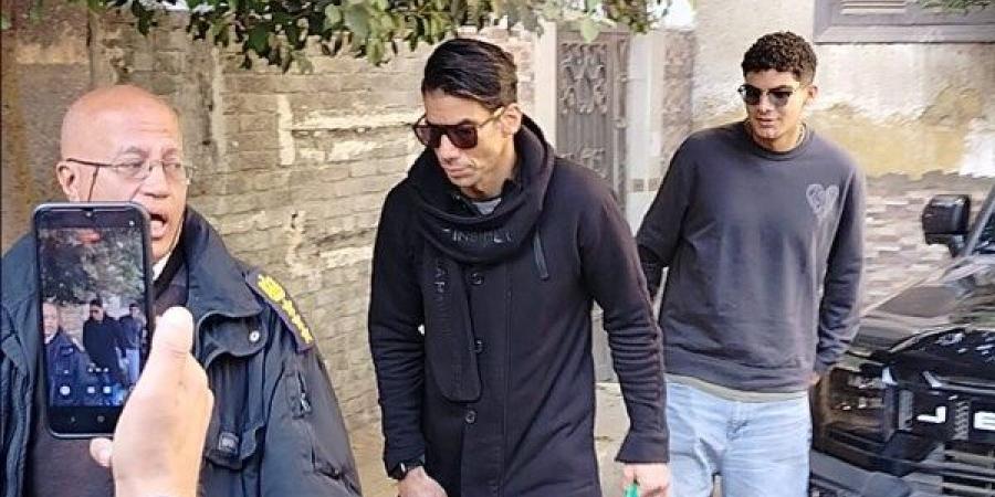 خلال جلسة النطق بالحكم.. وصول شريف إكرامي وعلي جبر لمساندة رمضان صبحي