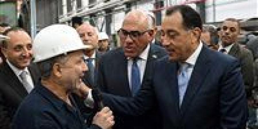 مدبولي يشهد ثورة تطويرية في مصنع سيماف.. ويؤكد دعم العمال