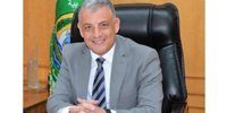 محافظ الإسماعيلية يشارك الأهالي فرحتهم بالعام الجديد في منتجع الفيروز