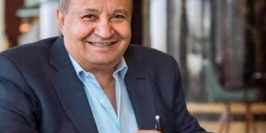 ضمير السينما ونبض الناس.. وحيد حامد في عيون النجوم