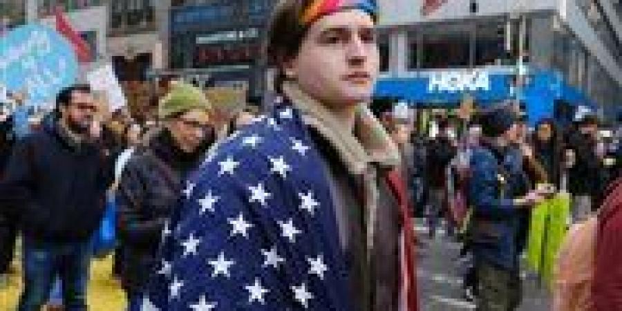 استطلاع: غالبية شباب جيل زد يرفضون الانتماء للحزبين في أمريكا