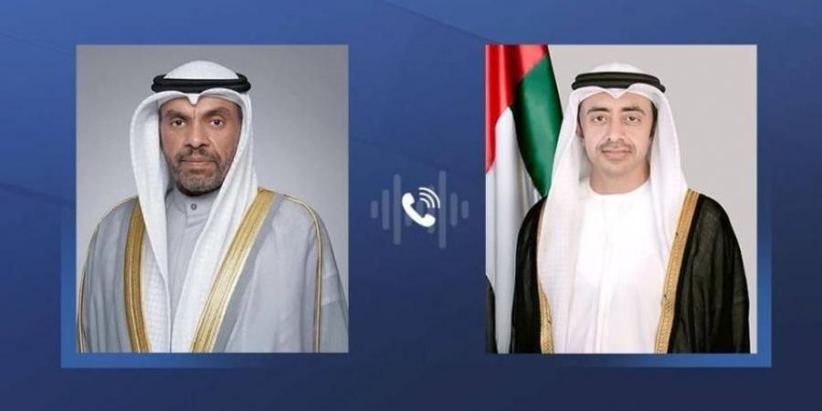 عبدالله بن زايد ووزير خارجية الكويت يبحثان هاتفياً العلاقات الأخوية
