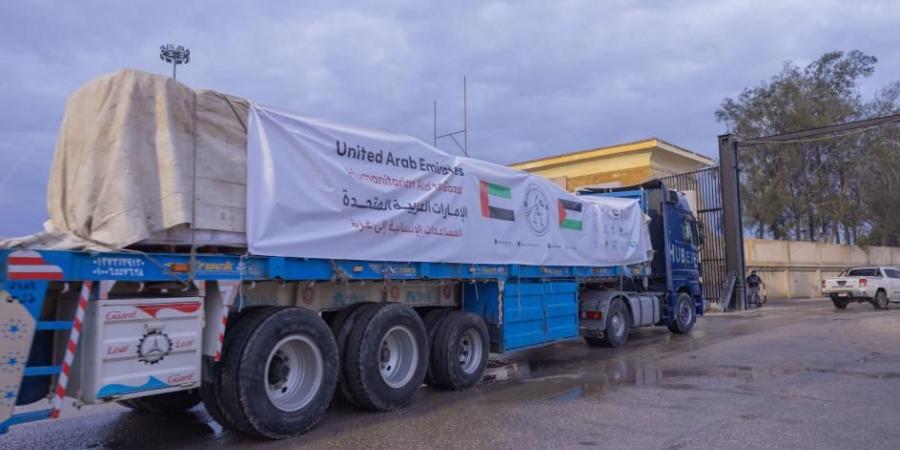 الإمارات تزود قطاع غزة بـ7 سيارات إسعاف وصهريج مياه ومساعدات طبية وغذائية (فيديو)