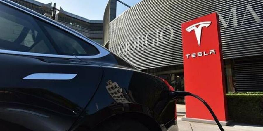 انفيديا وتسلا يقودان تراجع أسهم التكنولوجيا وسط مخاوف حرب تجارية