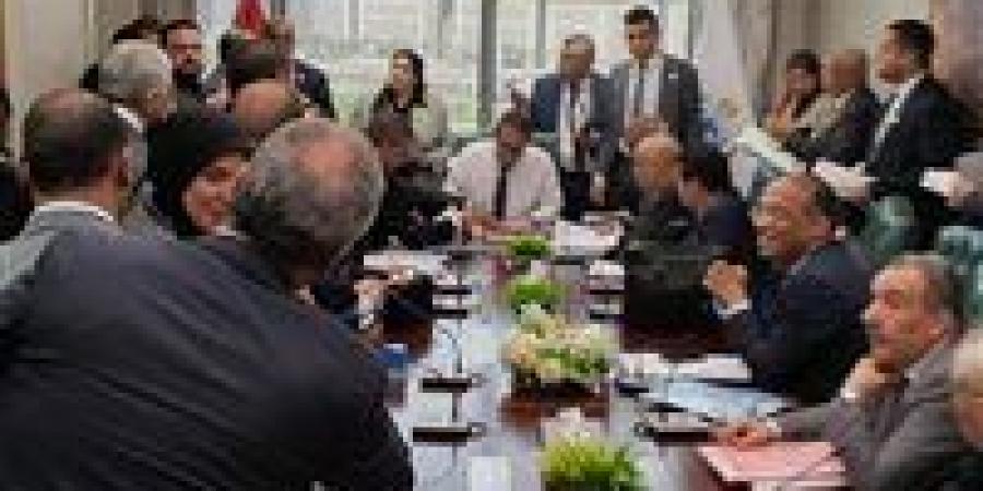 وزير الصحة يعقد اجتماعه الأسبوعي مع نواب مجلسي النواب والشيوخ لتعزيز التواصل بين السلطتين التنفيذية والتشريعية