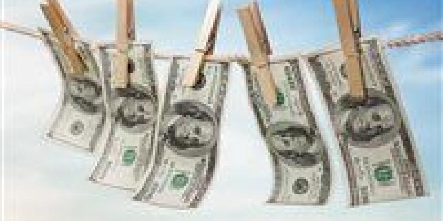 تجار سلاح.. ضبط المتهمين بغسل 120 مليون جنيه في قنا