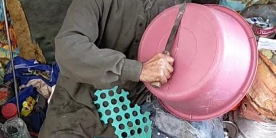 الجاهز يهدد المهنة .. لحامو البلاستيك تحت لهيب الانقراض مع ظهور الميكنة الحديثة