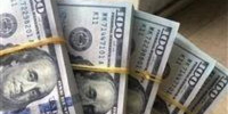 سعر الدولار أمام الجنيه مع بداية تعاملات اليوم الإثنين