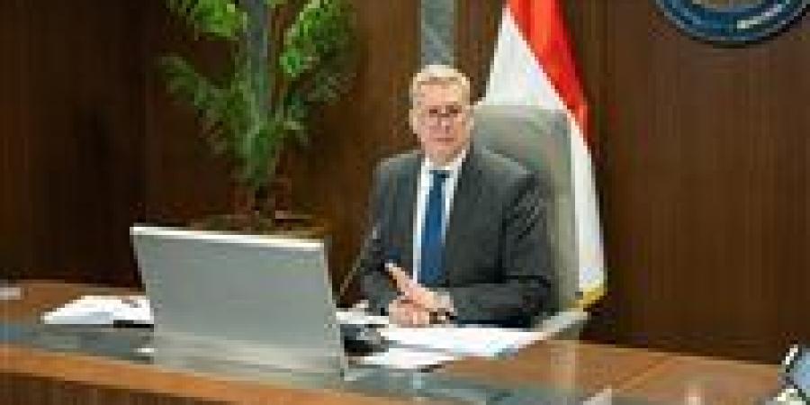 البترول: سداد مستحقات الشركاء الأجانب وتحفيز الاستثمار لزيادة إنتاج الغاز أولوية