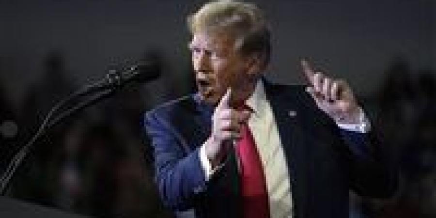 ترامب: أي إيراني يطلق النار علينا أو على سفن سلمية سيتم نسفه وإرساله إلى الجحيم