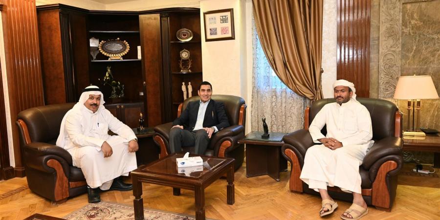 وزير الشباب والرياضة يلتقي رئيس الاتحاد المصري للهجن لدعم التطوير