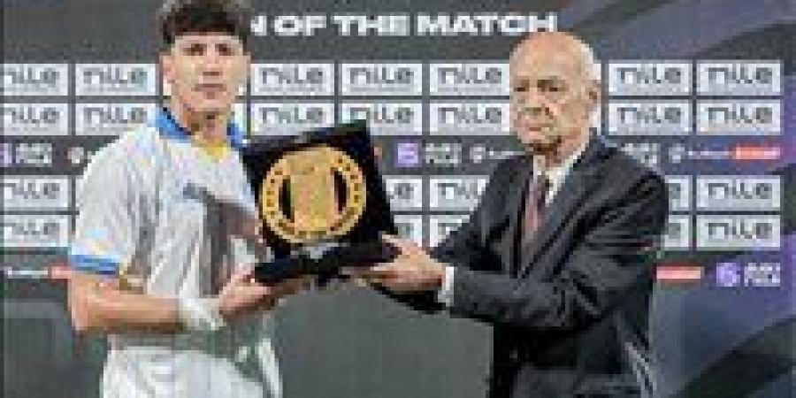 عبدالكريم مصطفي يفوز بجائزة أفضل لاعب في مباراة الإسماعيلي وكهرباء الإسماعيلية