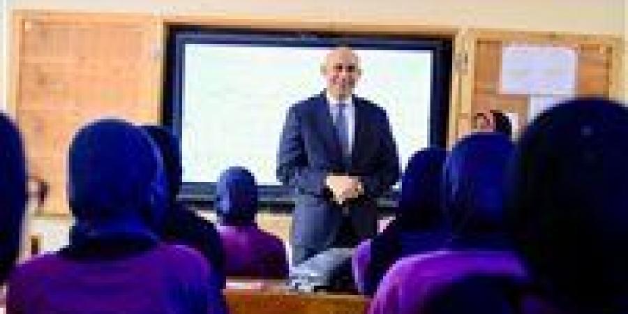 جولة مفاجئة لوزير التعليم في الجيزة.. متابعة ميدانية لضبط العملية التعليمية داخل المدارس