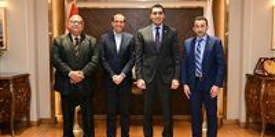 وزير الشباب يلتقي رئيس الاتحاد الدولي للبادل