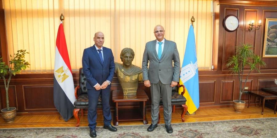 وزير العمل يبدأ زيارته بالإسكندرية بلقاء المحافظ لتعزيز التعاون في ملفات سوق العمل