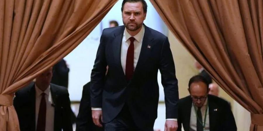 «بين النفي والتأكيد».. هل يتوجه فانس إلى باكستان للمشاركة في مفاوضات إيران؟