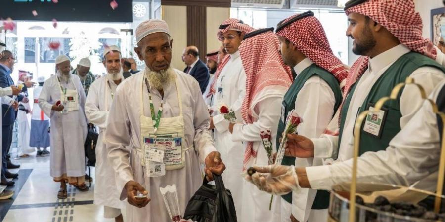 وزارة السياحة ترحب بوصول أولى طلائع الحجاج إلى مكة المكرمة والمدينة المنورة