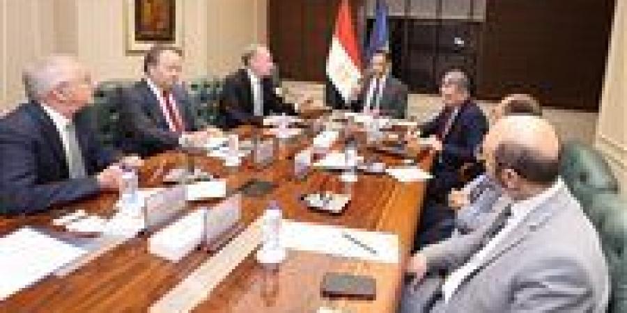 وزير الاتصالات يبحث مع مسئولي شركة HMD خطط التوسع في تصنيع وتصدير هواتف «نوكيا» من مصر