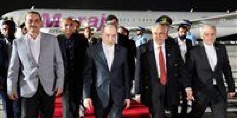 إعلام إيراني يتوقع عودة عراقجي إلى إسلام آباد بعد زيارة مسقط