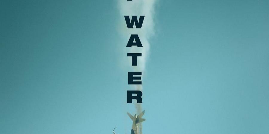 فيلم DEEP WATER يصل دور العرض المصرية.. إثارة وبقاء في مواجهة القروش