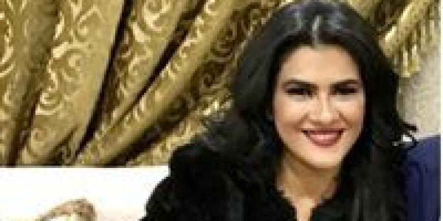 التحقيق مع ياسمينا المصري بتهمة سب نقيب الممثلين
