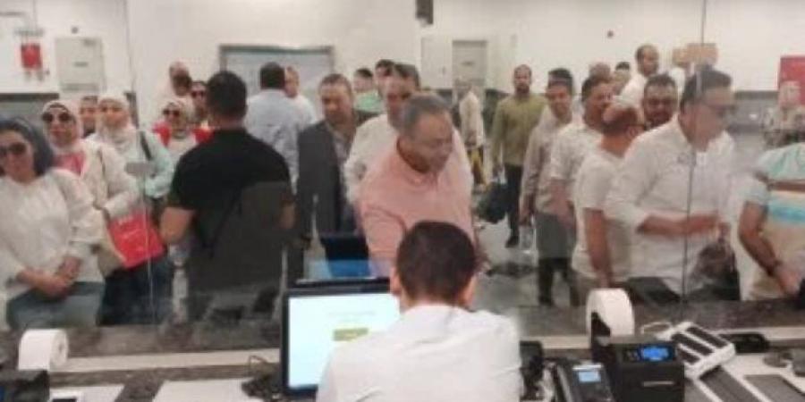 إقبال كبير من المواطنين على استخدام المونوريل.. صور