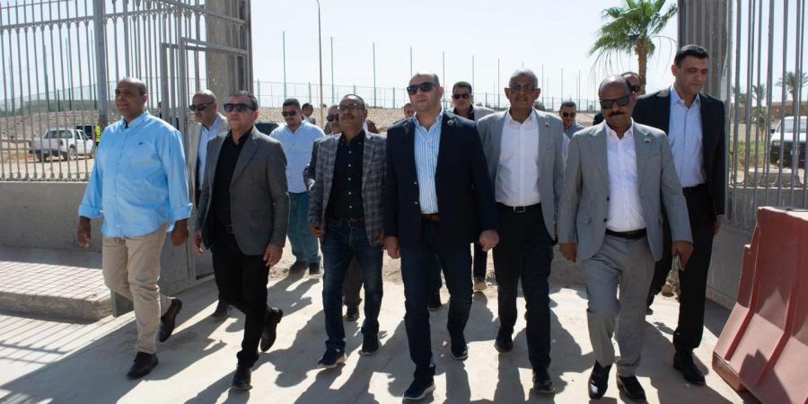 العطيفي يترأس وفد «حماة الوطن» لتهنئة بترول أسيوط بعد الصعود التاريخي إلى الدوري المصري الممتاز